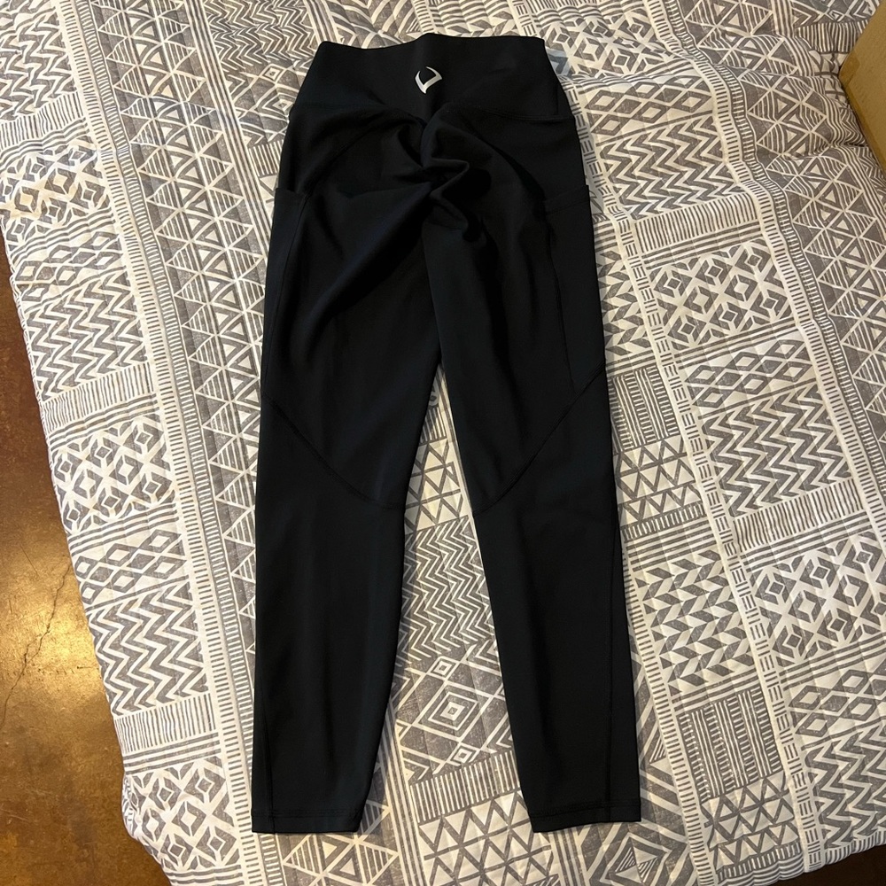 Violate the dress code luxe scrunch butt leggings